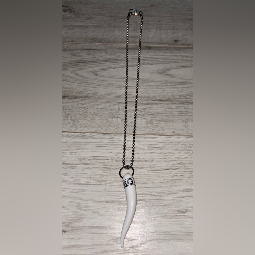 Dolce & Gabbana D&G 2.5” White Italian Horn Pendant with 22” Ball Chain - Picture 3 of 6